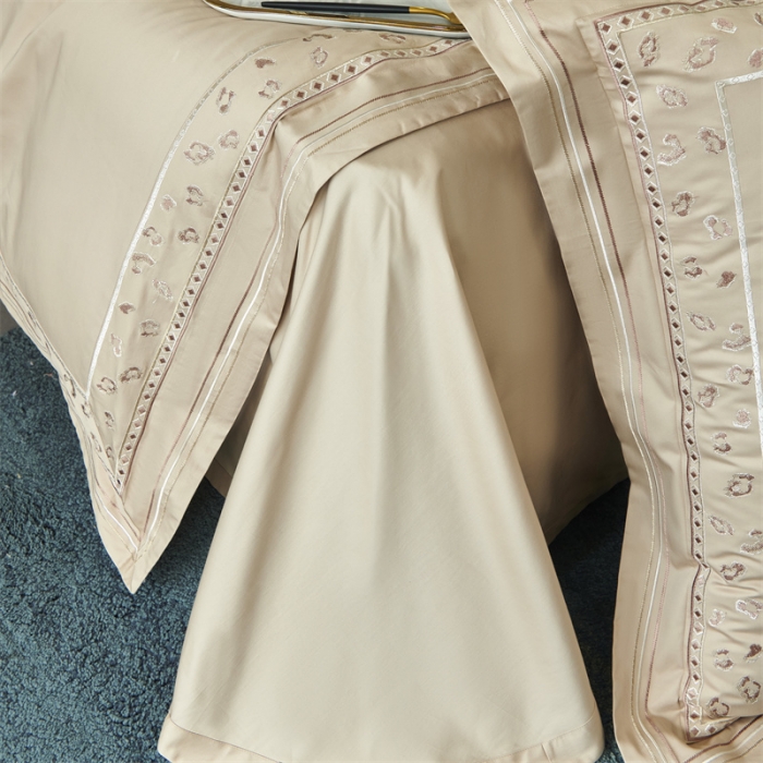 91家纺网 家纺一手货源 找家纺 TS 2023 新款豹纹刺绣工艺大CR超柔纯色贡缎长绒棉四件套