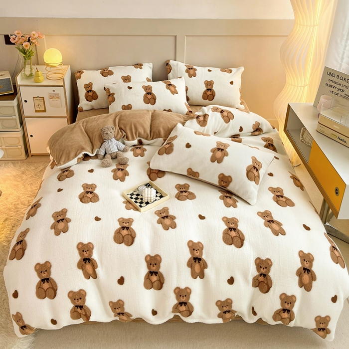 91家纺网 家纺一手货源 找家纺 澳梵 2022新款小颗粒美丽绒牛奶绒四件套 布偶熊