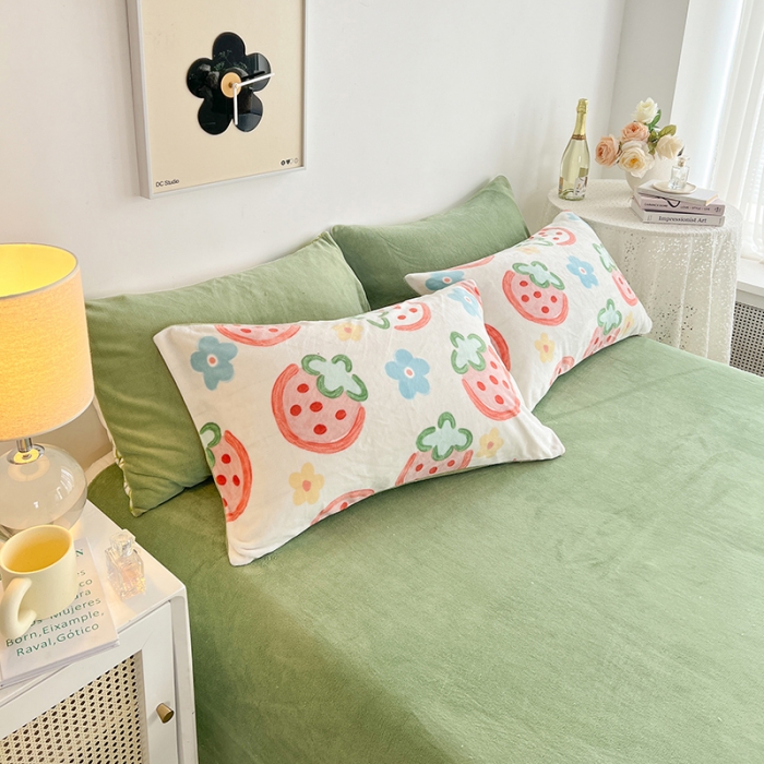 91家纺网 家纺一手货源 找家纺 澳梵 2022新款牛奶绒印花四件套 草莓派