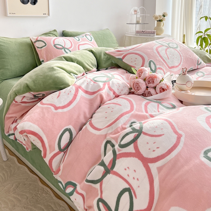 91家纺网 家纺一手货源 找家纺 澳梵 2022新款牛奶绒印花四件套 多肉桃桃