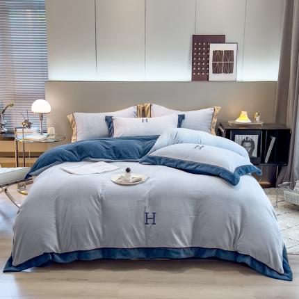 91家纺网 家纺一手货源 找家纺 眠屿 2022新款H款拼色牛奶绒四件套 深蓝