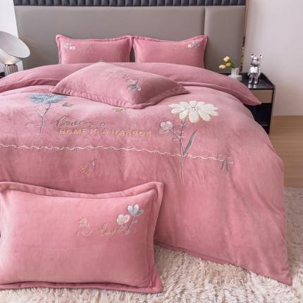 91家纺网 家纺一手货源 找家纺 总 金米诺 直播供货纯色牛奶绒绣花四件套小清新床裙式 初遇