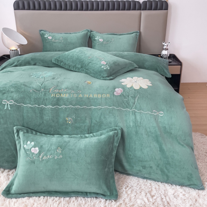 91家纺网 家纺一手货源 找家纺 金米诺 直播供货纯色牛奶绒绣花四件套小清新床裙式 初遇 初遇-淡雅青