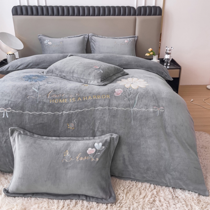 91家纺网 家纺一手货源 找家纺 金米诺 直播供货纯色牛奶绒绣花四件套小清新床裙式 初遇 初遇-灰色