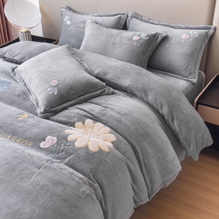 91家纺网 家纺一手货源 找家纺 金米诺 直播供货纯色牛奶绒绣花四件套小清新床裙式 初遇 初遇-灰色