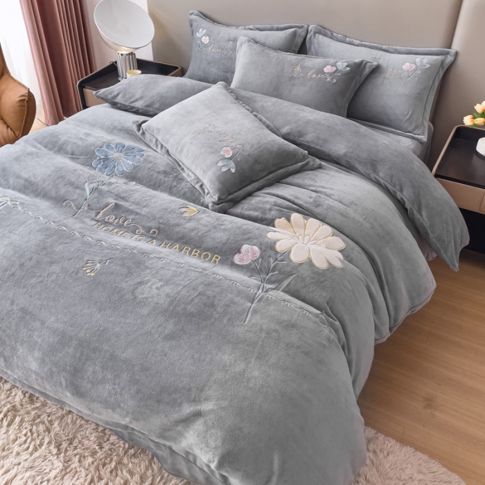 91家纺网 家纺一手货源 找家纺 金米诺 直播供货纯色牛奶绒绣花四件套小清新床裙式 初遇 初遇-灰色