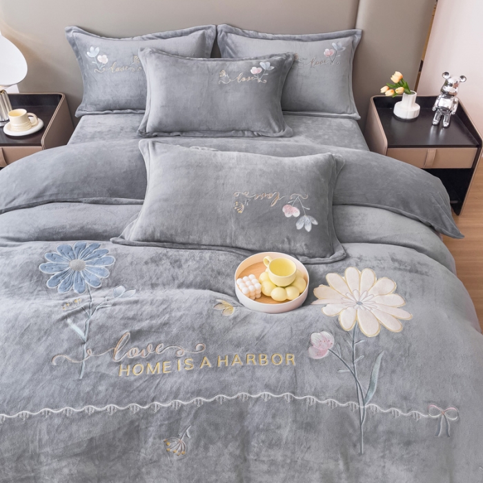 91家纺网 家纺一手货源 找家纺 金米诺 直播供货纯色牛奶绒绣花四件套小清新床裙式 初遇 初遇-灰色