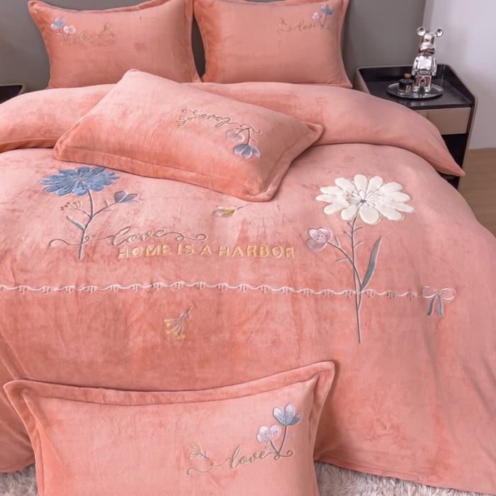 91家纺网 家纺一手货源 找家纺 金米诺 直播供货纯色牛奶绒绣花四件套小清新床裙式 初遇 初遇-桔色