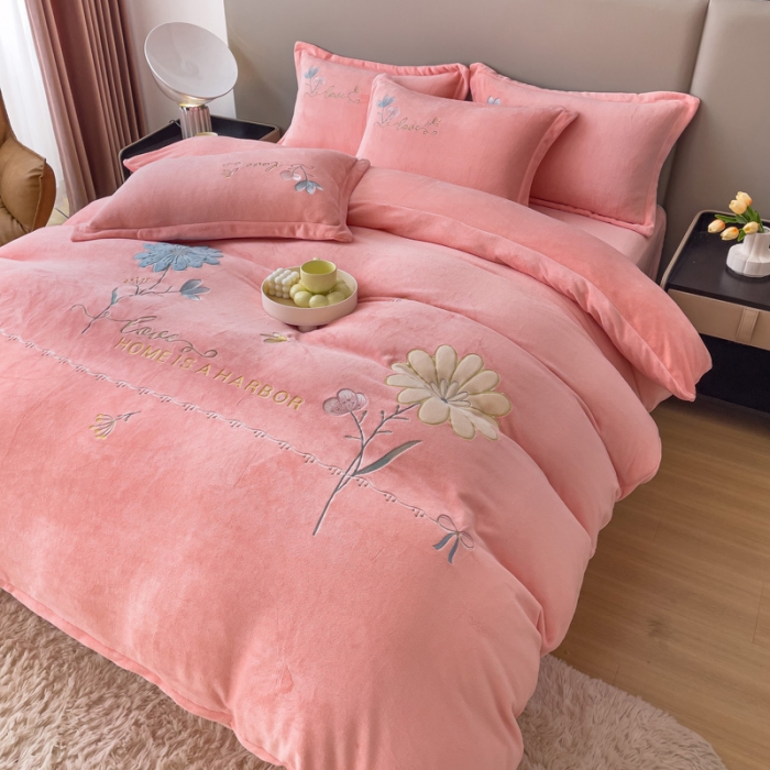 91家纺网 家纺一手货源 找家纺 金米诺 直播供货纯色牛奶绒绣花四件套小清新床裙式 初遇 初遇-藕粉