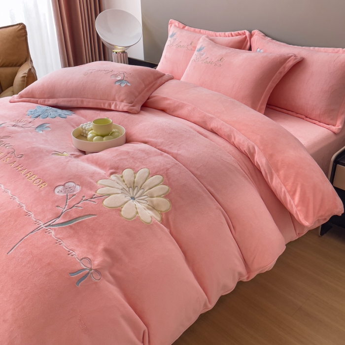 91家纺网 家纺一手货源 找家纺 金米诺 直播供货纯色牛奶绒绣花四件套小清新床裙式 初遇 初遇-藕粉