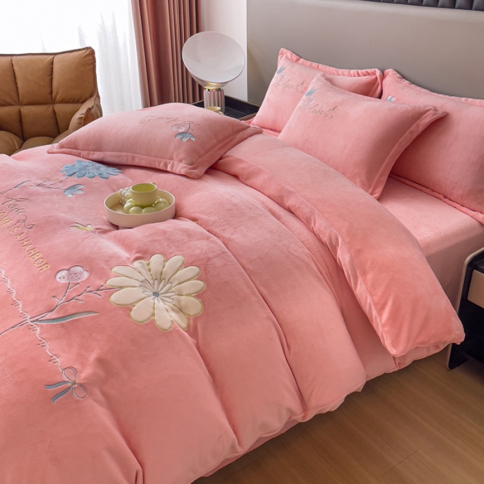 91家纺网 家纺一手货源 找家纺 金米诺 直播供货纯色牛奶绒绣花四件套小清新床裙式 初遇 初遇-藕粉