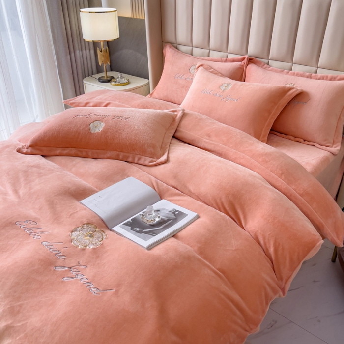 91家纺网 家纺一手货源 找家纺 总 金米诺 直播供货纯色牛奶绒绣花四件套小清新床裙式 山茶花