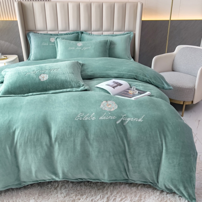 91家纺网 家纺一手货源 找家纺 金米诺 直播供货纯色牛奶绒绣花四件套小清新床裙式 山茶花 山茶花-淡雅青