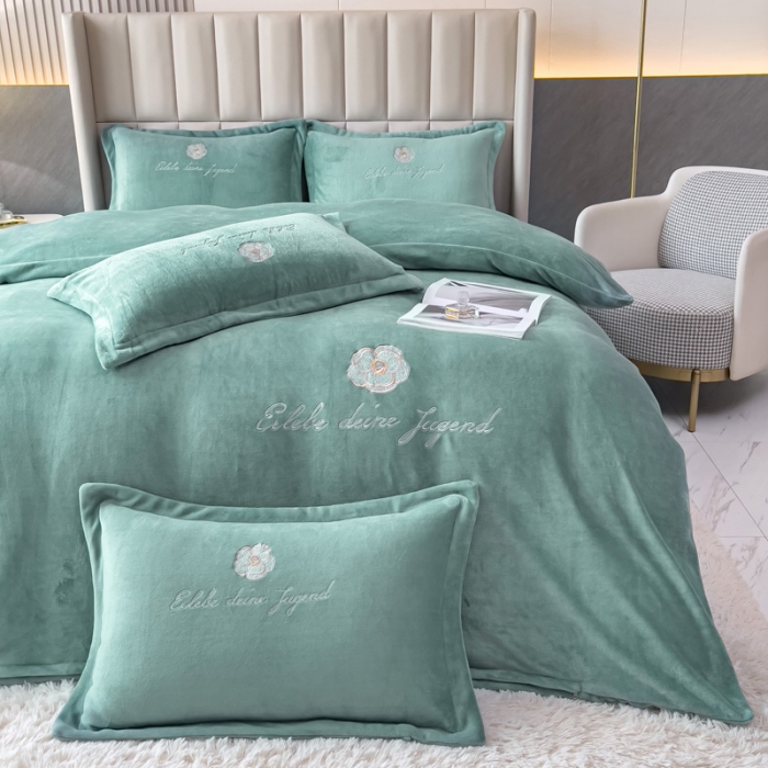 91家纺网 家纺一手货源 找家纺 金米诺 直播供货纯色牛奶绒绣花四件套小清新床裙式 山茶花 山茶花-淡雅青