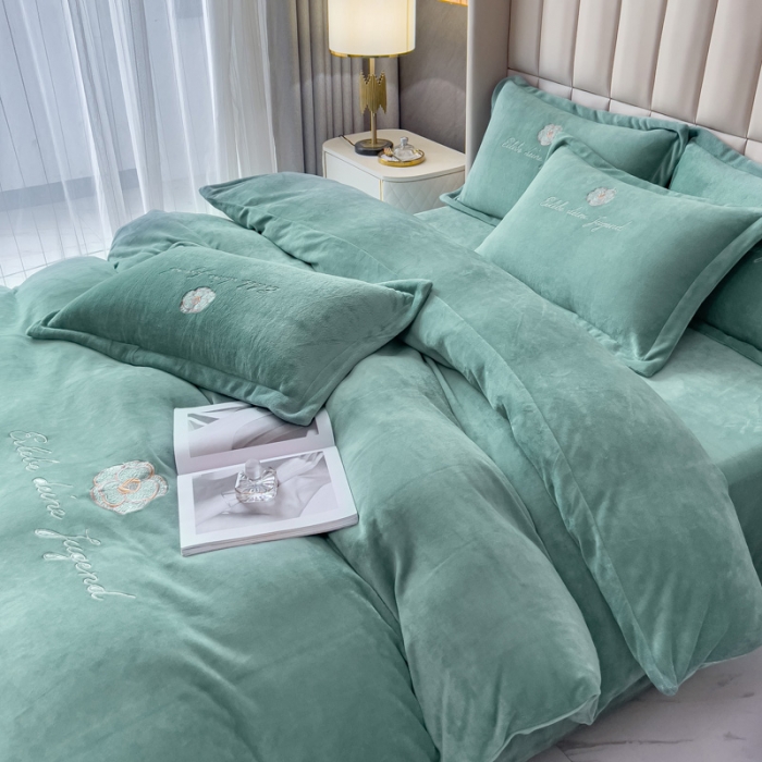 91家纺网 家纺一手货源 找家纺 金米诺 直播供货纯色牛奶绒绣花四件套小清新床裙式 山茶花 山茶花-淡雅青