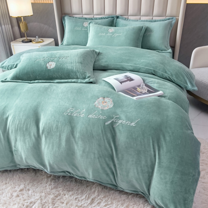 91家纺网 家纺一手货源 找家纺 金米诺 直播供货纯色牛奶绒绣花四件套小清新床裙式 山茶花 山茶花-淡雅青