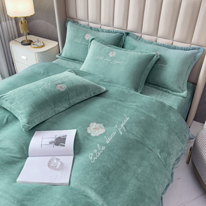 91家纺网 家纺一手货源 找家纺 金米诺 直播供货纯色牛奶绒绣花四件套小清新床裙式 山茶花 山茶花-淡雅青