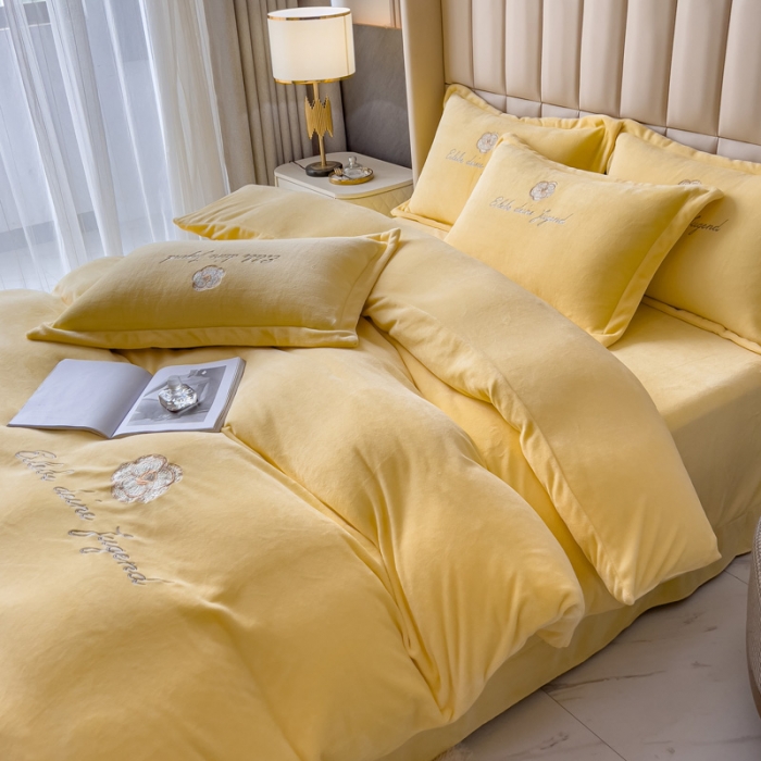 91家纺网 家纺一手货源 找家纺 金米诺 直播供货纯色牛奶绒绣花四件套小清新床裙式 山茶花 山茶花-靓黄