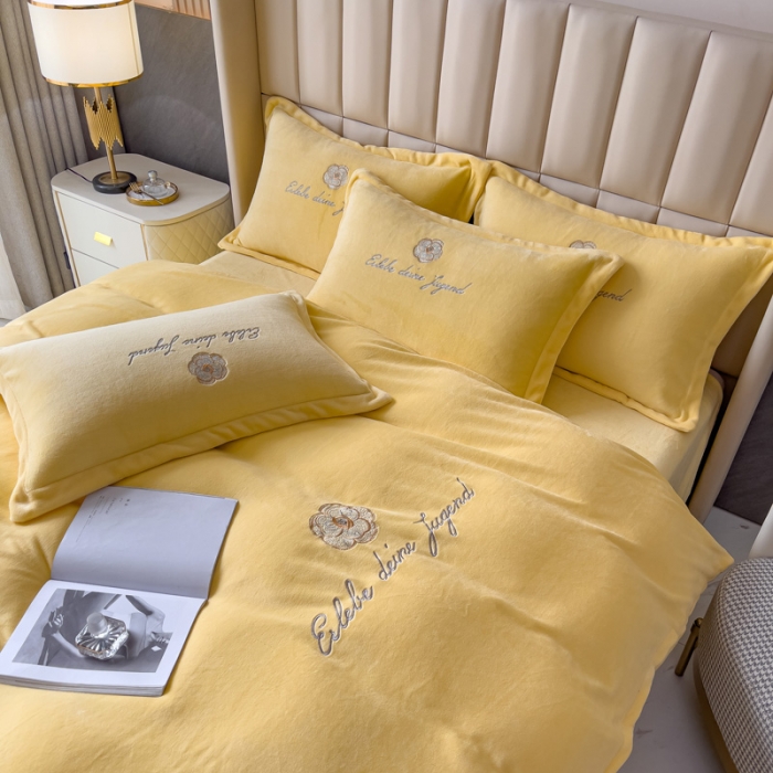 91家纺网 家纺一手货源 找家纺 金米诺 直播供货纯色牛奶绒绣花四件套小清新床裙式 山茶花 山茶花-靓黄