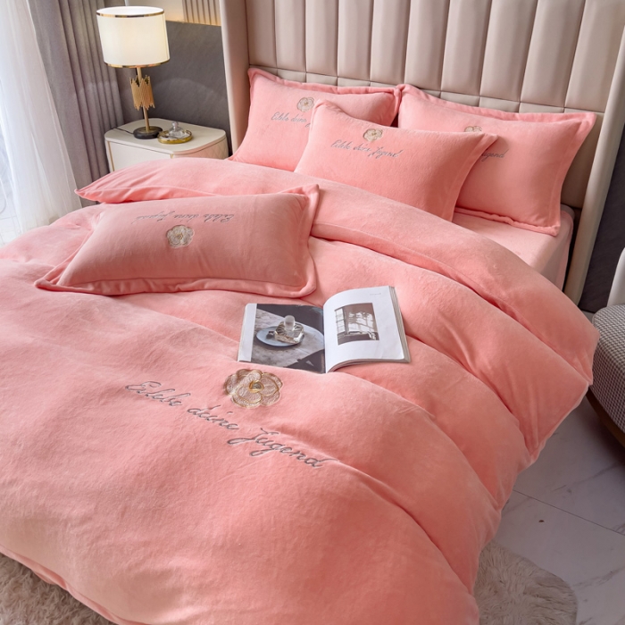 91家纺网 家纺一手货源 找家纺 金米诺 直播供货纯色牛奶绒绣花四件套小清新床裙式 山茶花 山茶花-藕粉玉