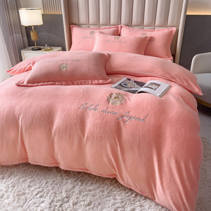 91家纺网 家纺一手货源 找家纺 金米诺 直播供货纯色牛奶绒绣花四件套小清新床裙式 山茶花 山茶花-藕粉玉