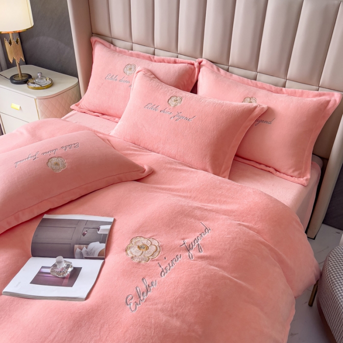 91家纺网 家纺一手货源 找家纺 金米诺 直播供货纯色牛奶绒绣花四件套小清新床裙式 山茶花 山茶花-藕粉玉