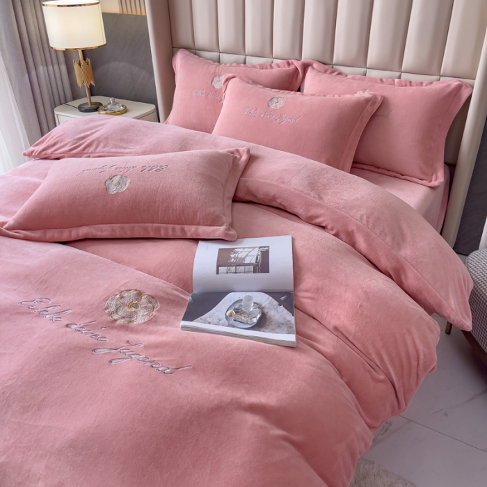 91家纺网 家纺一手货源 找家纺 金米诺 直播供货纯色牛奶绒绣花四件套小清新床裙式 山茶花 山茶花-浅豆沙