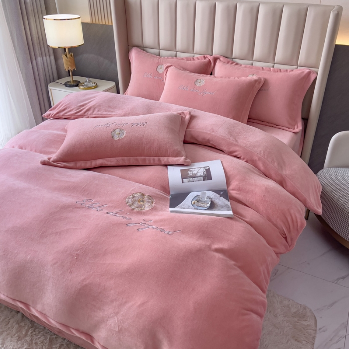 91家纺网 家纺一手货源 找家纺 金米诺 直播供货纯色牛奶绒绣花四件套小清新床裙式 山茶花 山茶花-浅豆沙