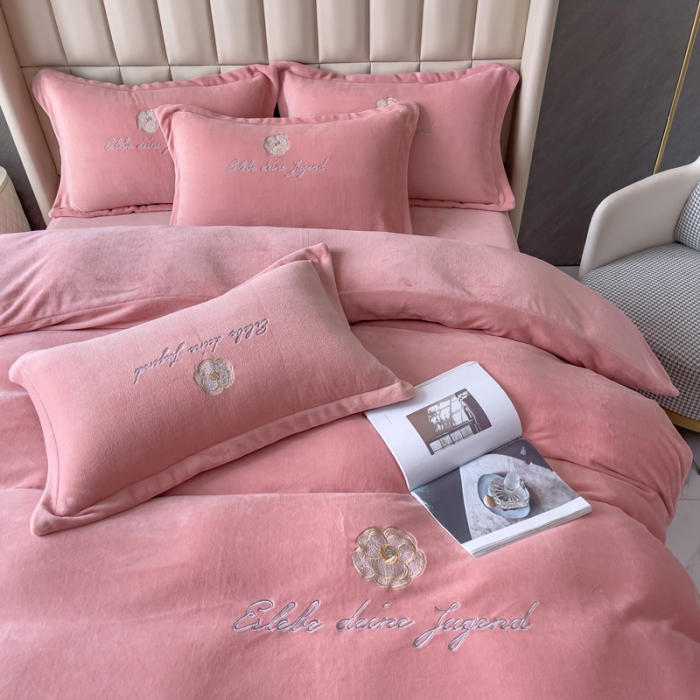 91家纺网 家纺一手货源 找家纺 金米诺 直播供货纯色牛奶绒绣花四件套小清新床裙式 山茶花 山茶花-浅豆沙