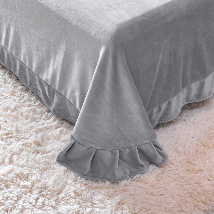 91家纺网 家纺一手货源 找家纺 金米诺 直播供货纯色牛奶绒绣花四件套小清新床裙式 山茶花 山茶花-浅灰