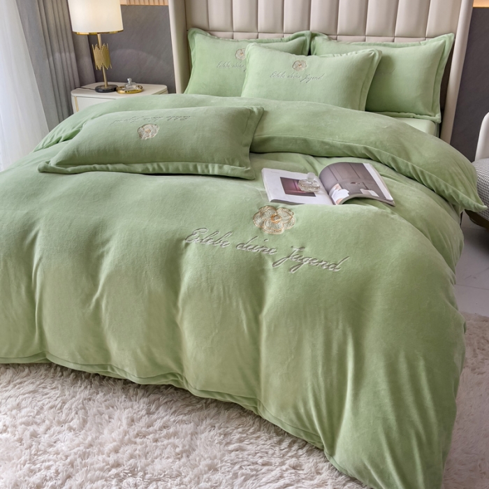 91家纺网 家纺一手货源 找家纺 金米诺 直播供货纯色牛奶绒绣花四件套小清新床裙式 山茶花 山茶花-青竹绿