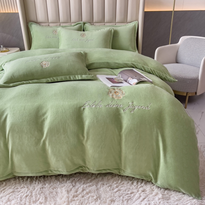 91家纺网 家纺一手货源 找家纺 金米诺 直播供货纯色牛奶绒绣花四件套小清新床裙式 山茶花 山茶花-青竹绿