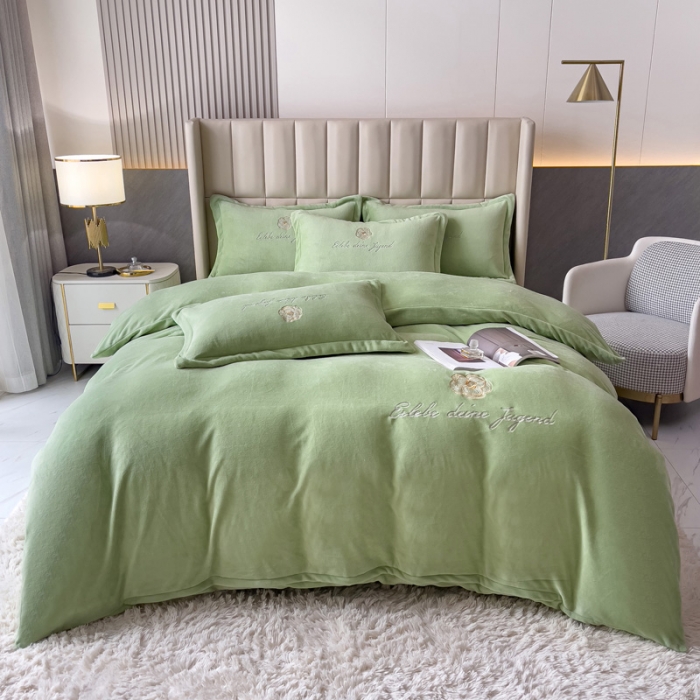 91家纺网 家纺一手货源 找家纺 金米诺 直播供货纯色牛奶绒绣花四件套小清新床裙式 山茶花 山茶花-青竹绿