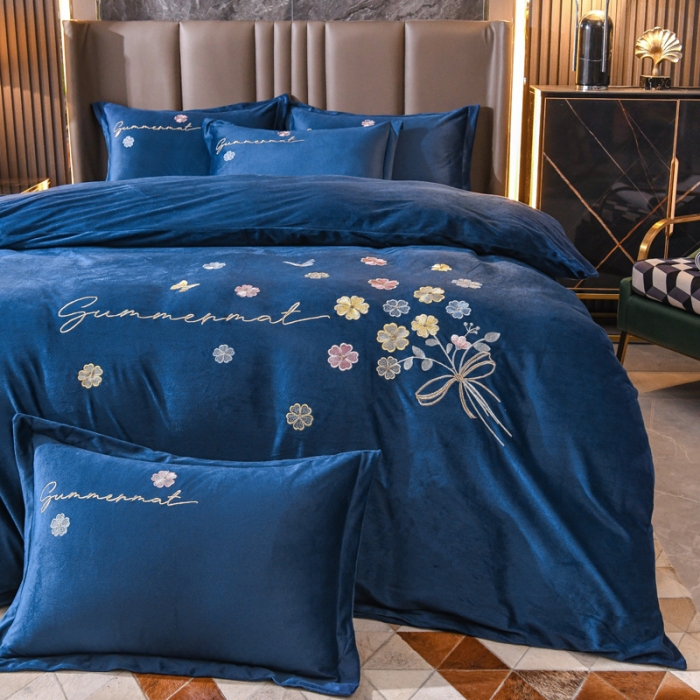 91家纺网 家纺一手货源 找家纺 金米诺 直播供货纯色水晶牛奶绒四件套小清新床裙式  花之境 花之境-藏蓝