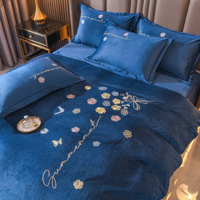 91家纺网 家纺一手货源 找家纺 金米诺 直播供货纯色水晶牛奶绒四件套小清新床裙式  花之境 花之境-藏蓝