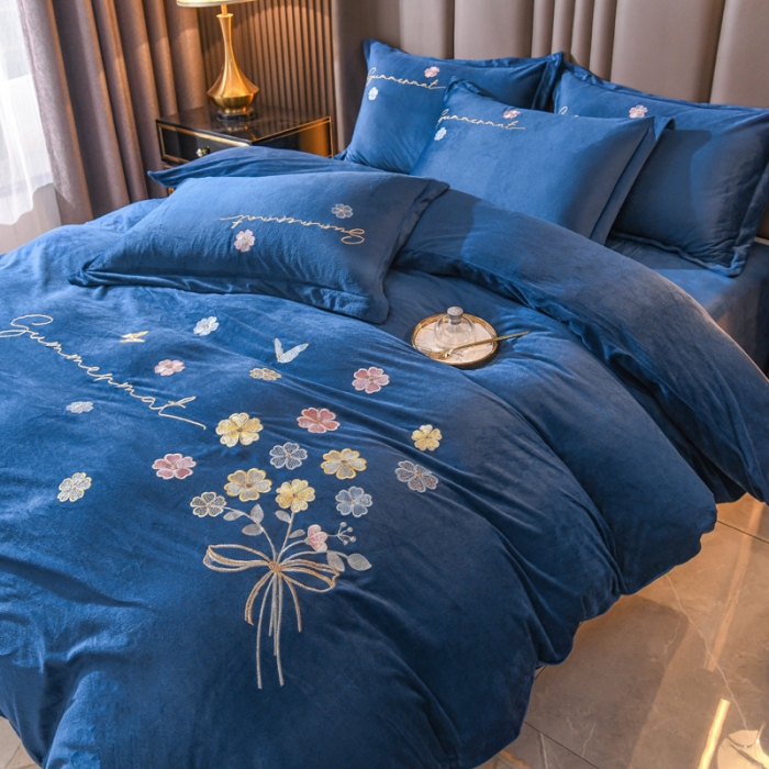 91家纺网 家纺一手货源 找家纺 金米诺 直播供货纯色水晶牛奶绒四件套小清新床裙式  花之境 花之境-藏蓝