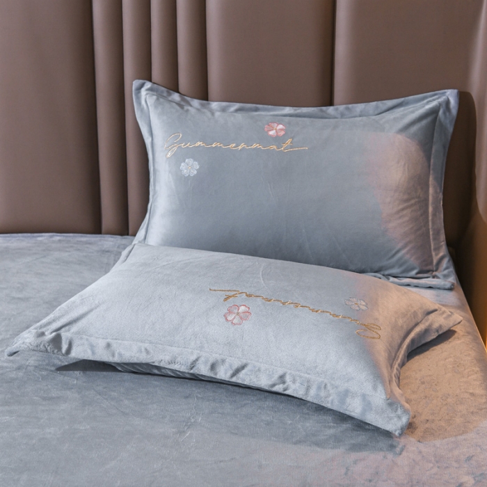 91家纺网 家纺一手货源 找家纺 金米诺 直播供货纯色水晶牛奶绒四件套小清新床裙式  花之境 花之境-灰色