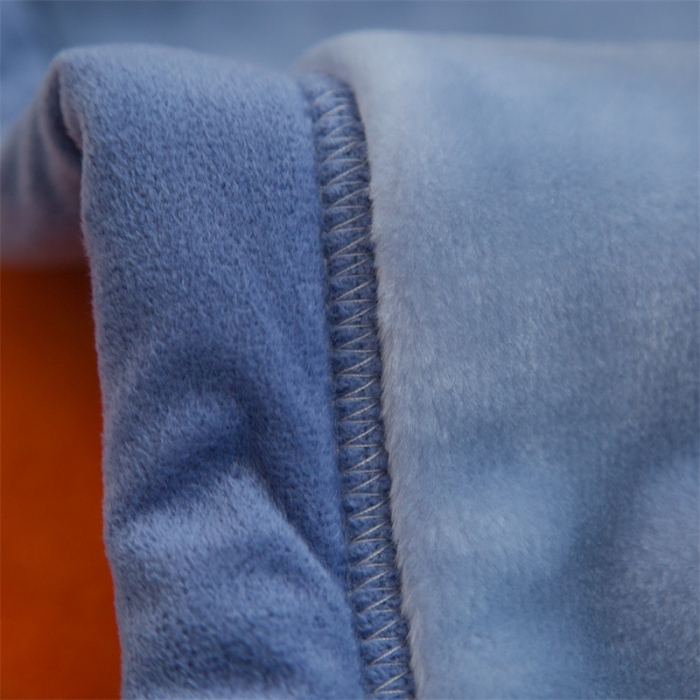 91家纺网 家纺一手货源 找家纺 凯轩毛毛毯毯子 大版花儿童云毛毯毯子 小飞猫  深蓝