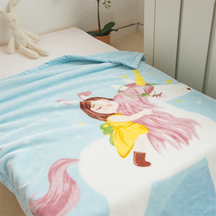 91家纺网 家纺一手货源 找家纺 凯轩毛毛毯毯子 大版花儿童云毛毯毯子 小骑手兰