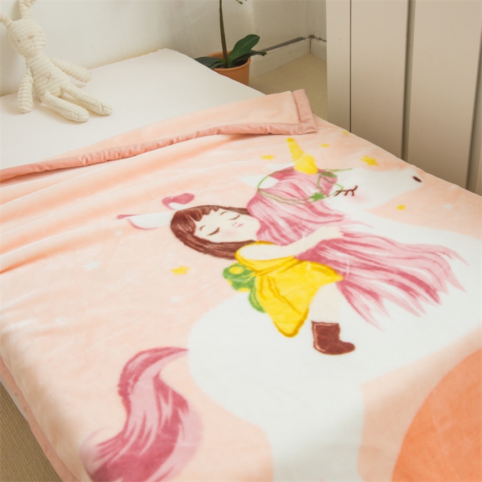 91家纺网 家纺一手货源 找家纺 凯轩毛毛毯毯子 大版花儿童云毛毯毯子 小骑手橘