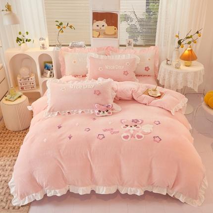 91家纺网 家纺一手货源 找家纺 总泉欣2024直播网红牛奶绒卡通毛巾绣四件套雪宝宝 专版花型