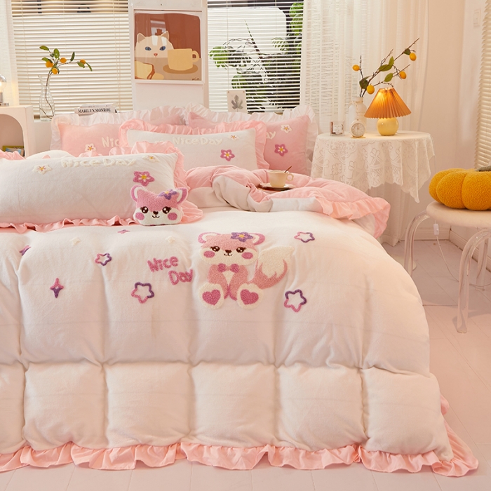 91家纺网 家纺一手货源 找家纺 总泉欣2024直播网红牛奶绒卡通毛巾绣四件套雪宝宝 专版花型