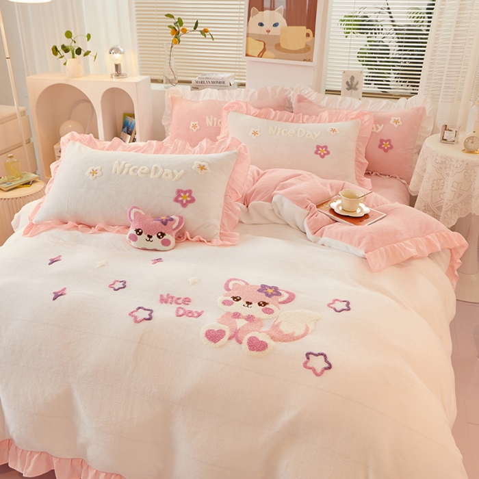 91家纺网 家纺一手货源 找家纺 泉欣直播网红款牛奶绒卡通毛巾绣四件套雪宝宝系列 雪宝宝-白粉