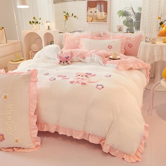 91家纺网 家纺一手货源 找家纺 泉欣直播网红款牛奶绒卡通毛巾绣四件套雪宝宝系列 雪宝宝-白粉