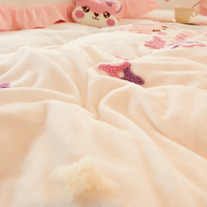 91家纺网 家纺一手货源 找家纺 泉欣直播网红款牛奶绒卡通毛巾绣四件套雪宝宝系列 雪宝宝-白粉