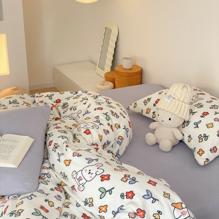 91家纺网 家纺一手货源 找家纺 时光里 2022新款230g正宗全消光印花牛奶绒四件套 花间萌兔（专版花型）