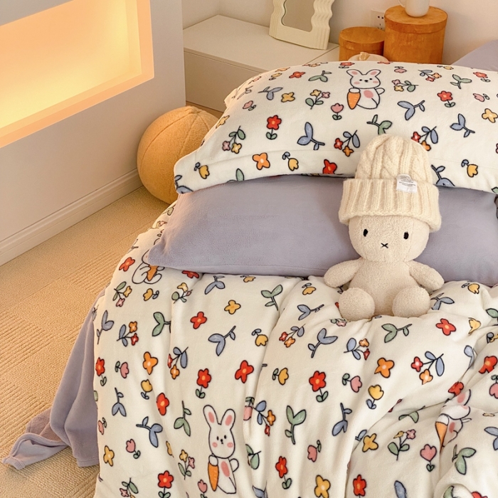 91家纺网 家纺一手货源 找家纺 时光里 2022新款230g正宗全消光印花牛奶绒四件套 花间萌兔（专版花型）