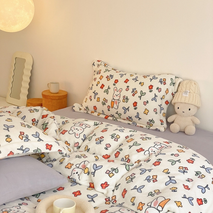 91家纺网 家纺一手货源 找家纺 时光里 2022新款230g正宗全消光印花牛奶绒四件套 花间萌兔（专版花型）