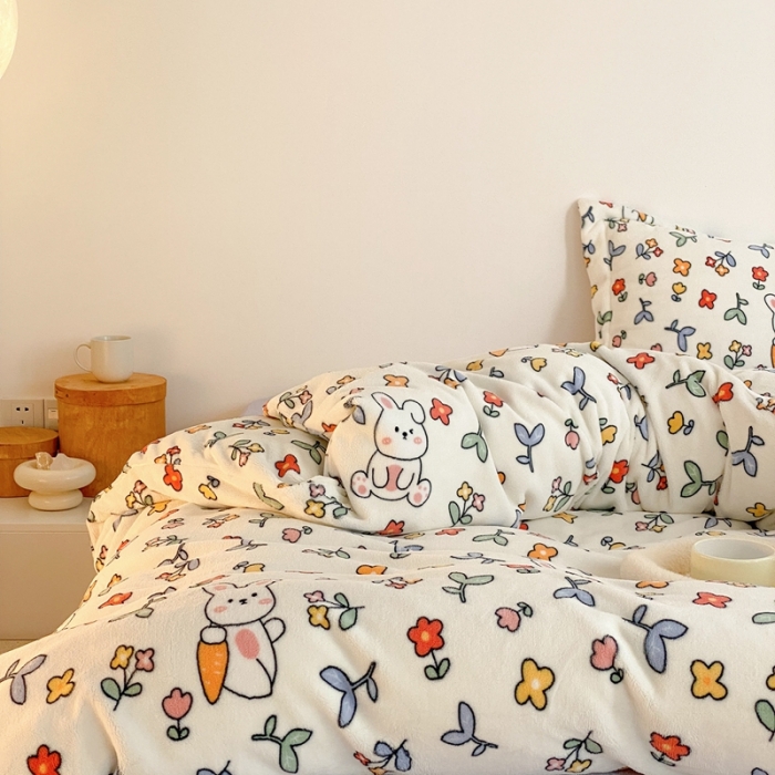 91家纺网 家纺一手货源 找家纺 时光里 2022新款230g正宗全消光印花牛奶绒四件套 花间萌兔（专版花型）