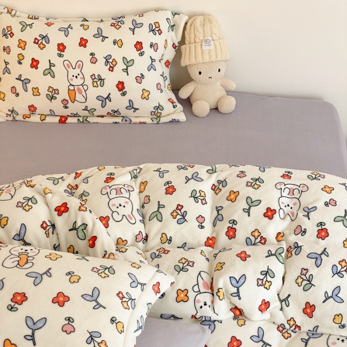 91家纺网 家纺一手货源 找家纺 时光里 2022新款230g正宗全消光印花牛奶绒四件套 花间萌兔（专版花型）